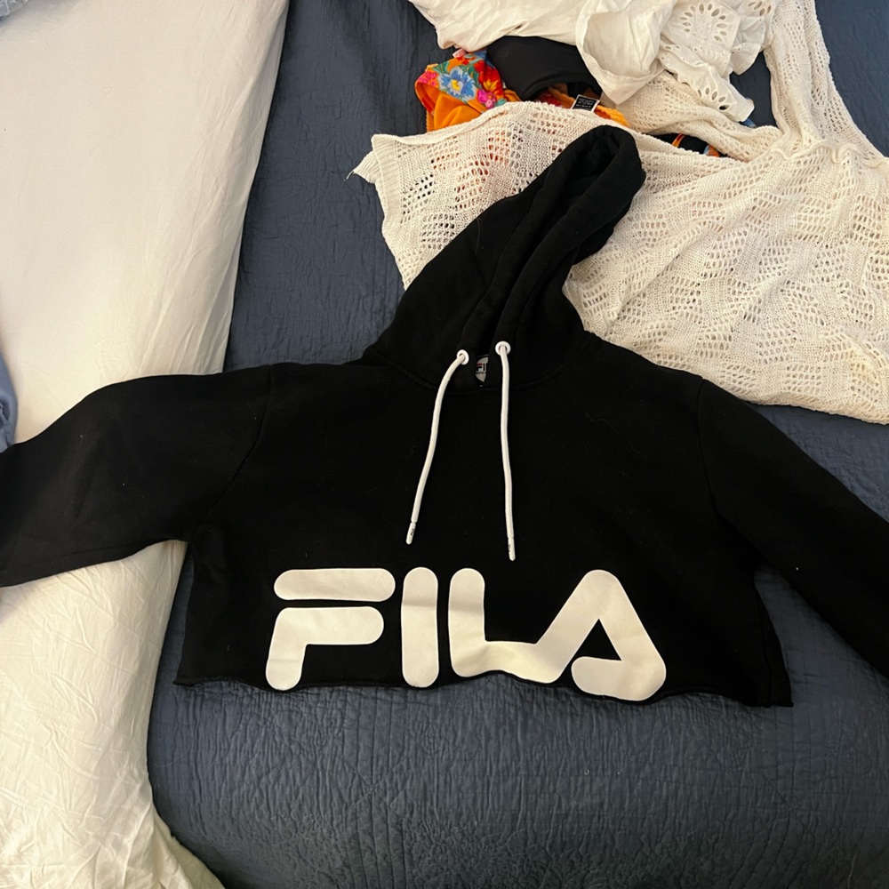 File cropped sweater